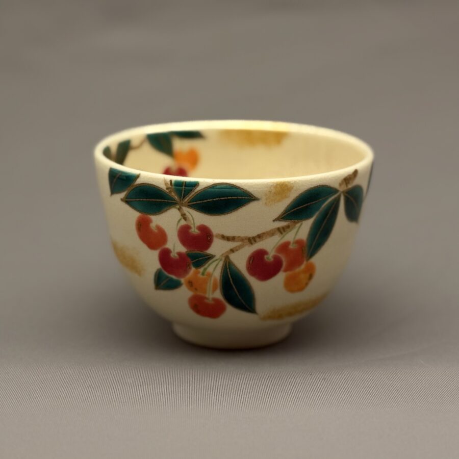 茶碗　色絵 さくらんぼ