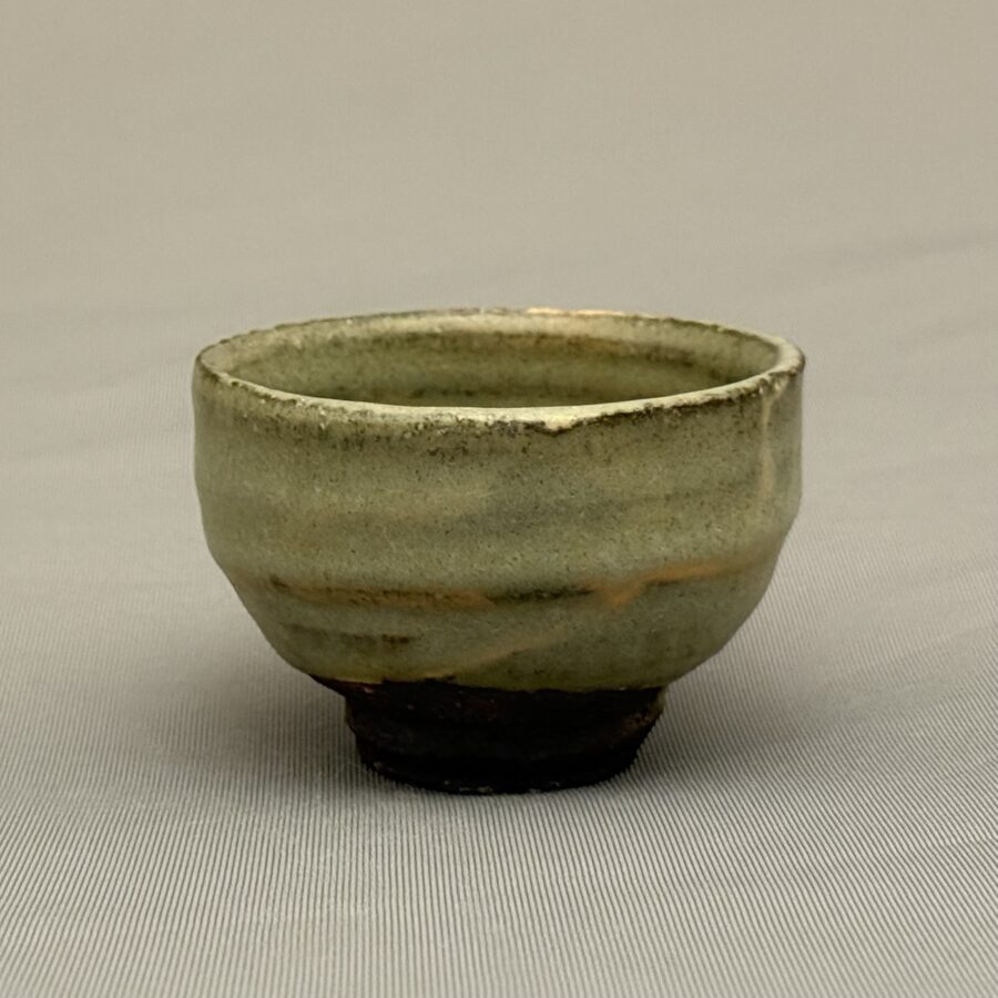 ぐい吞み　萩酒盃　錆浅葱色（正紘時代）　１６代坂倉新兵衛 作1983-　No.723