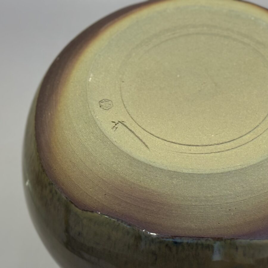 水指　高取鮟鱇　１４代亀井味楽 造 "Mizusashi" Fresh-water container　by KAMEI Miraku XIV "Mizusashi"Récipient de l'eau froide　par KAMEI Miraku XIV