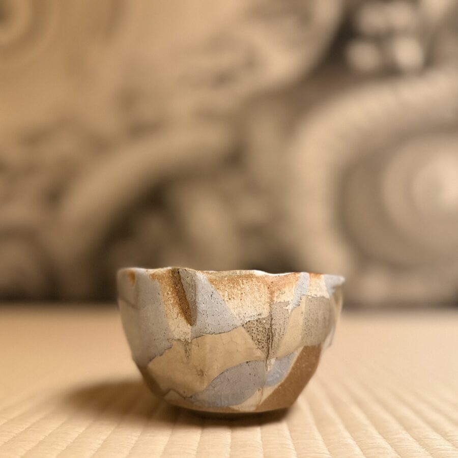 茶碗　朝日月白釉銀彩　１６世松林豊斎 作1980-