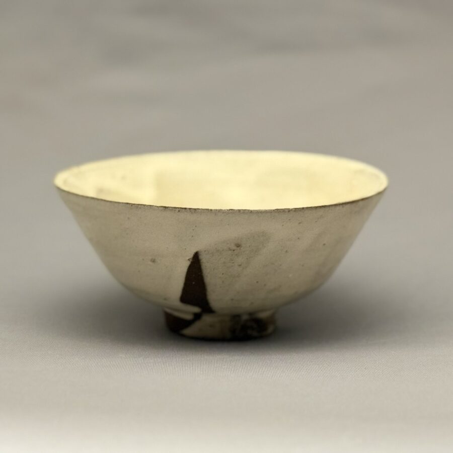茶碗　粉引 平茶碗　金田鹿男 作1938-2022